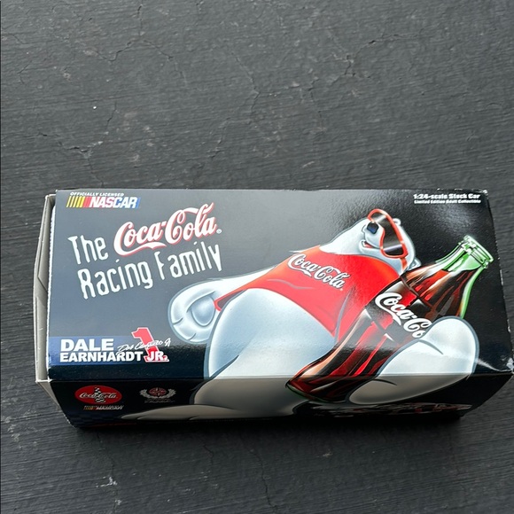 Coca-Cola NASCAR 1:24 scale stock car limited edition - Picture 1 of 5